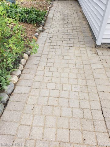 1990 Watkins Lake Road, Waterford Charter Township, MI 48328