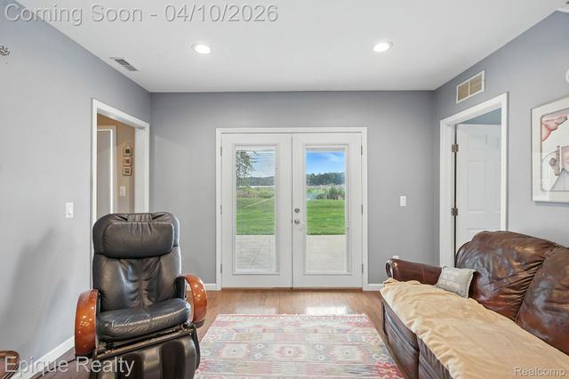 1990 Watkins Lake Road, Waterford Charter Township, MI 48328