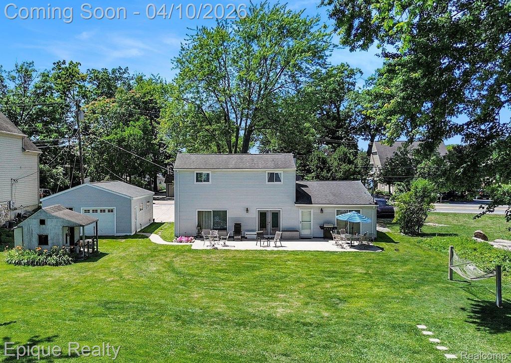 1990 Watkins Lake Road, Waterford Charter Township, MI 48328