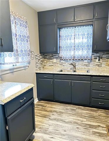 927 Columbia Avenue, Leavenworth, KS 66048