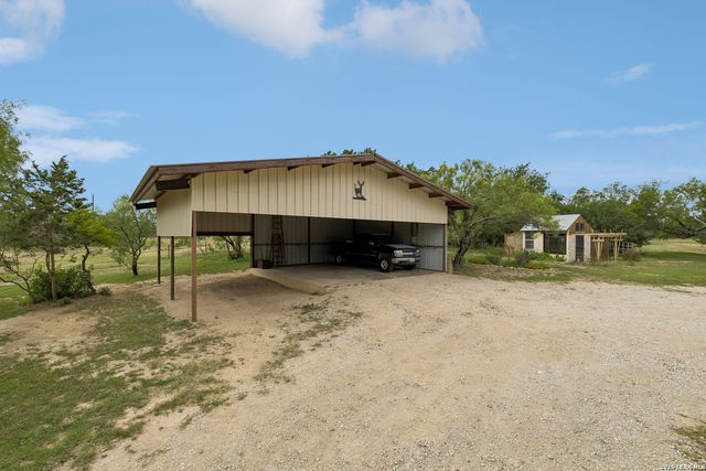 4125 County Road 251, Hondo, TX 78861