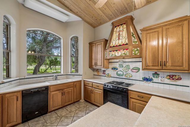 4125 County Road 251, Hondo, TX 78861