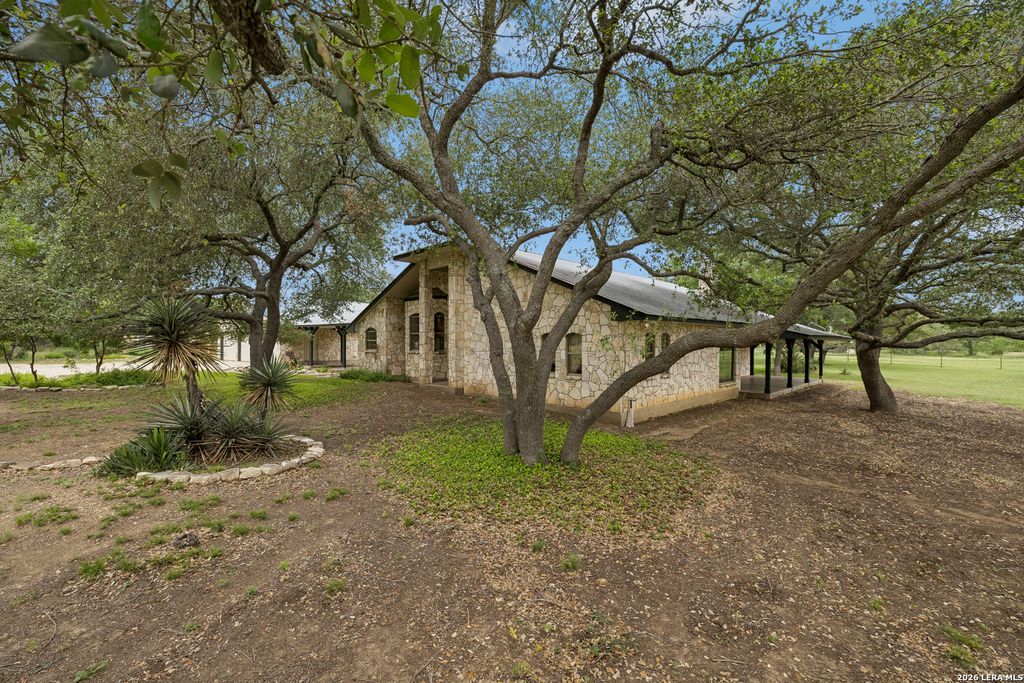 4125 County Road 251, Hondo, TX 78861