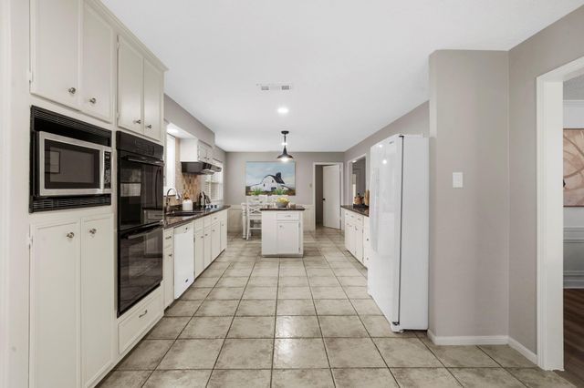 8206 Colonial Oaks Lane, Spring, TX 77379