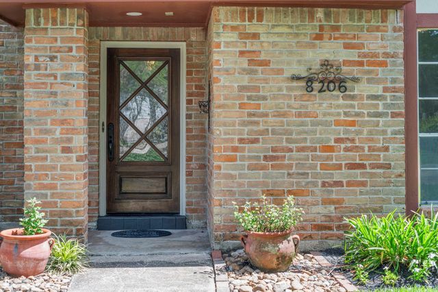 8206 Colonial Oaks Lane, Spring, TX 77379