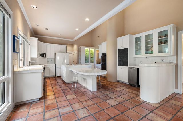 3 Crabapple CT, The Hills, TX 78738