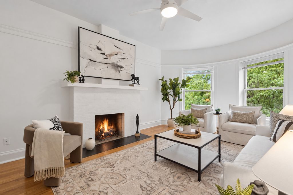 823 W Belle Plaine Avenue 3, Chicago, IL 60613 — photo 2