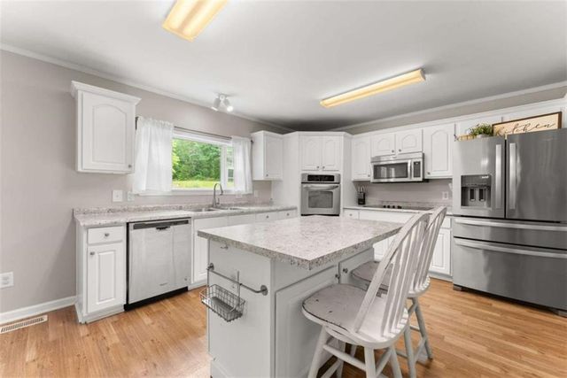 82 Bobbys Drive, Cleveland, GA 30528