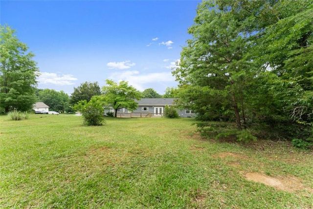 82 Bobbys Drive, Cleveland, GA 30528