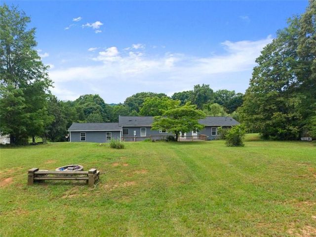 82 Bobbys Drive, Cleveland, GA 30528