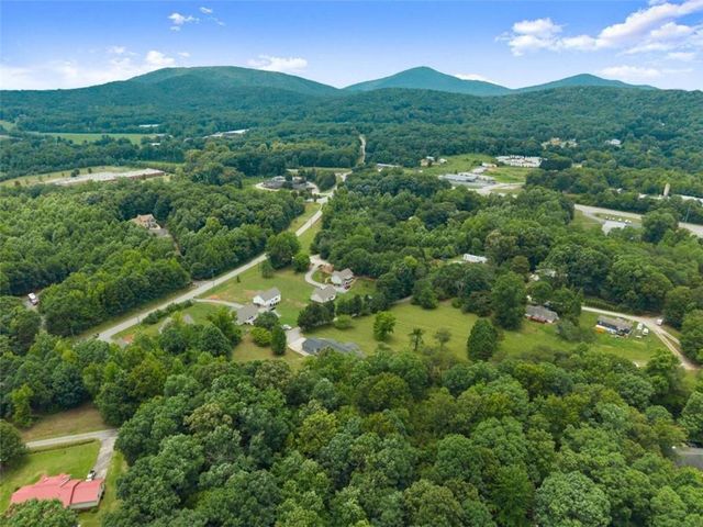 82 Bobbys Drive, Cleveland, GA 30528
