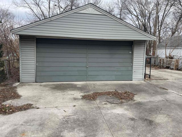 16173 Forest Avenue, Eastpointe, MI 48021