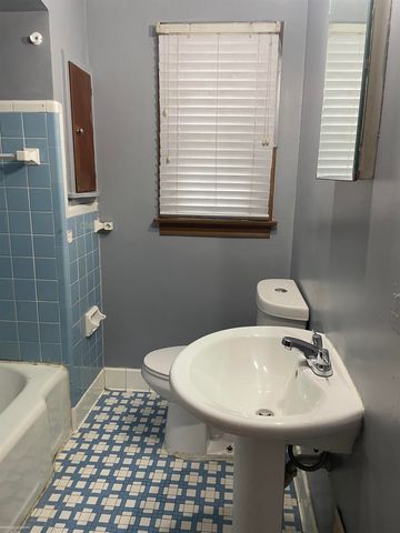 16173 Forest Avenue, Eastpointe, MI 48021