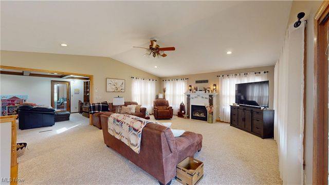 13752 Columbiana Canfield Road, Columbiana, OH 44408