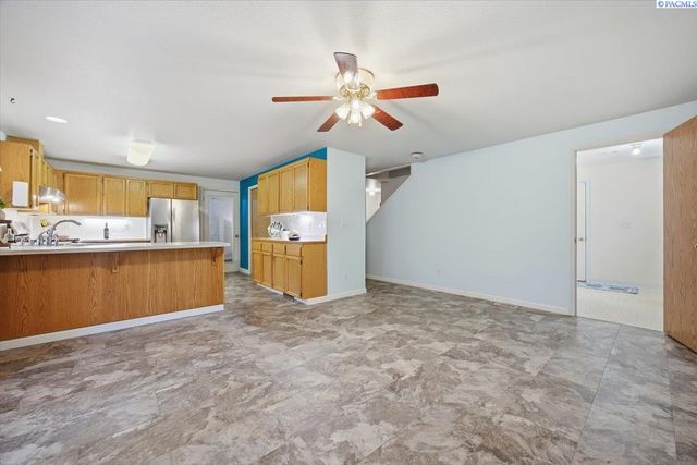 6012 Fenway Dr, Pasco, WA 99301