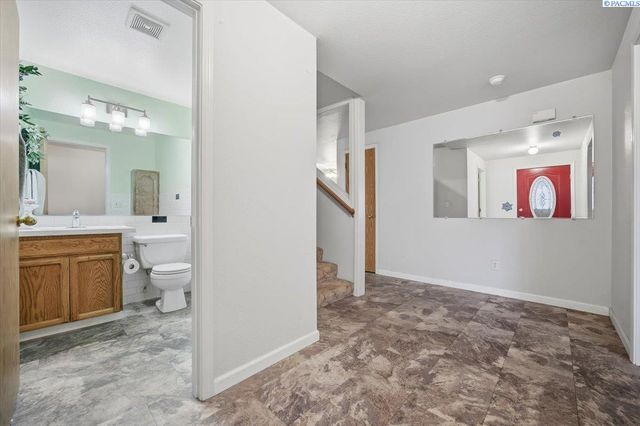 6012 Fenway Dr, Pasco, WA 99301