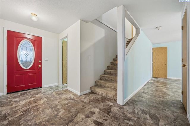 6012 Fenway Dr, Pasco, WA 99301