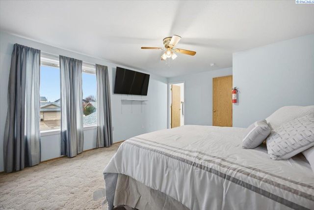 6012 Fenway Dr, Pasco, WA 99301