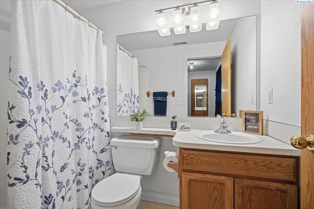 6012 Fenway Dr, Pasco, WA 99301