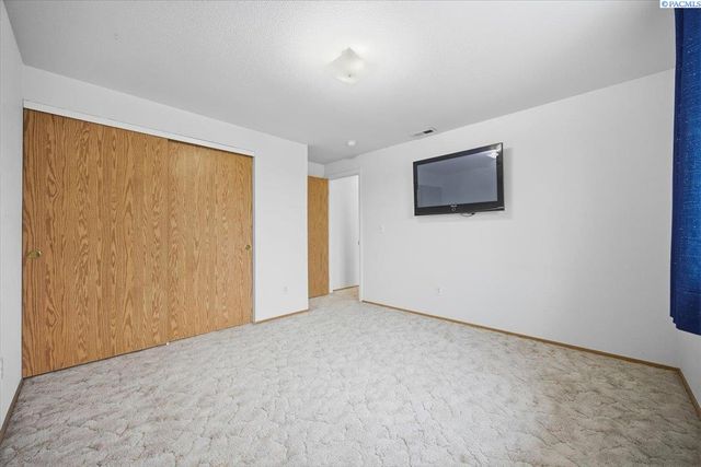 6012 Fenway Dr, Pasco, WA 99301