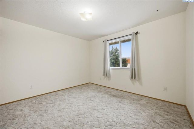 6012 Fenway Dr, Pasco, WA 99301