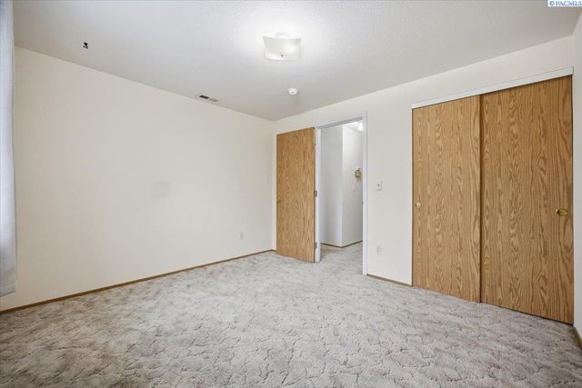 6012 Fenway Dr, Pasco, WA 99301