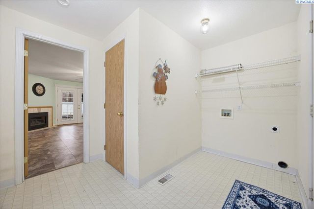 6012 Fenway Dr, Pasco, WA 99301