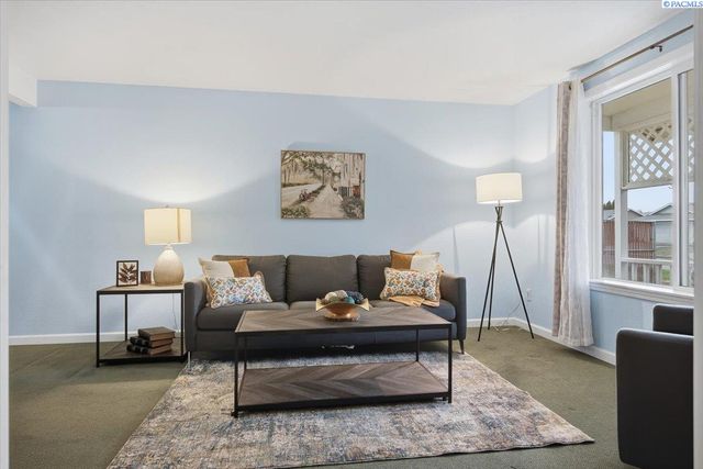 6012 Fenway Dr, Pasco, WA 99301