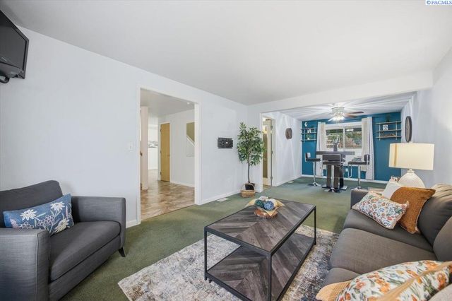 6012 Fenway Dr, Pasco, WA 99301