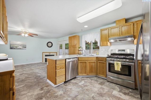 6012 Fenway Dr, Pasco, WA 99301