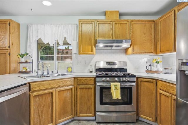 6012 Fenway Dr, Pasco, WA 99301