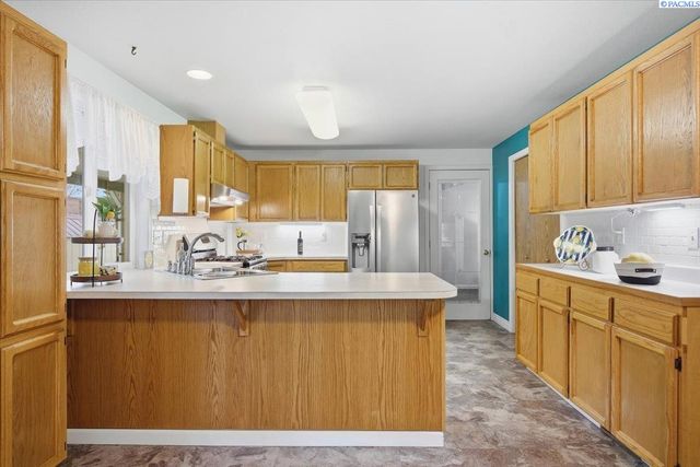 6012 Fenway Dr, Pasco, WA 99301