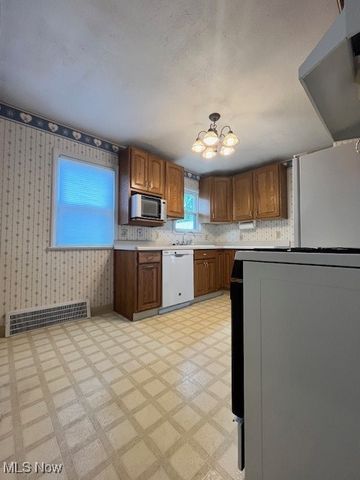 484 E 328th Street, Willowick, OH 44095