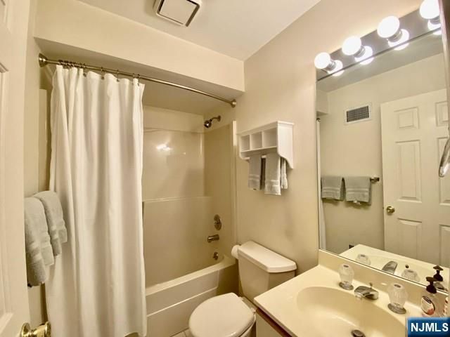 2 Daryl Court, Glen Rock, NJ 07452