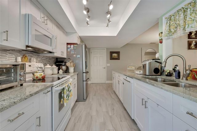 7052 SPARKLING CREEK COURT, Spring Hill, FL 34606