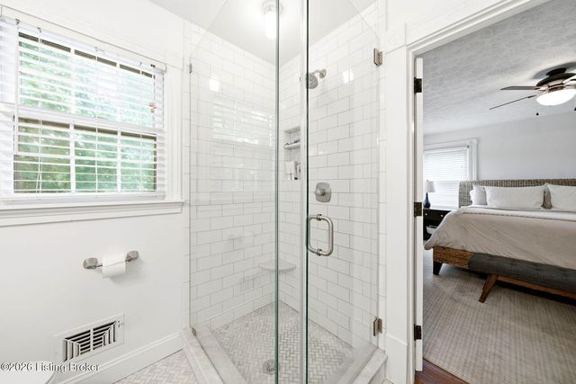 2400 Anchor Way, Anchorage, KY 40223