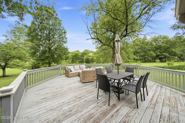 2400 Anchor Way, Anchorage, KY 40223