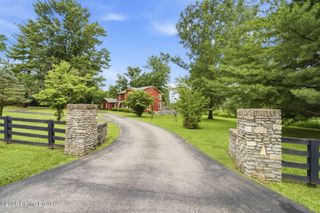 2400 Anchor Way, Anchorage, KY 40223