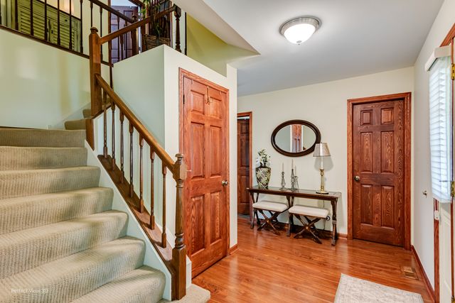 15 Thompson Court, Buffalo Grove, IL 60089