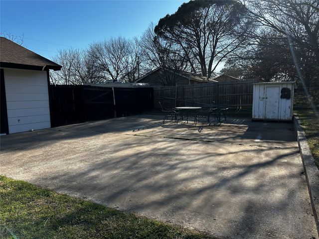 8209 Happy Trail, Alvarado, TX 76009