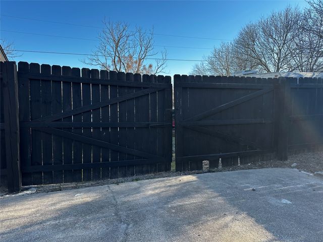 8209 Happy Trail, Alvarado, TX 76009