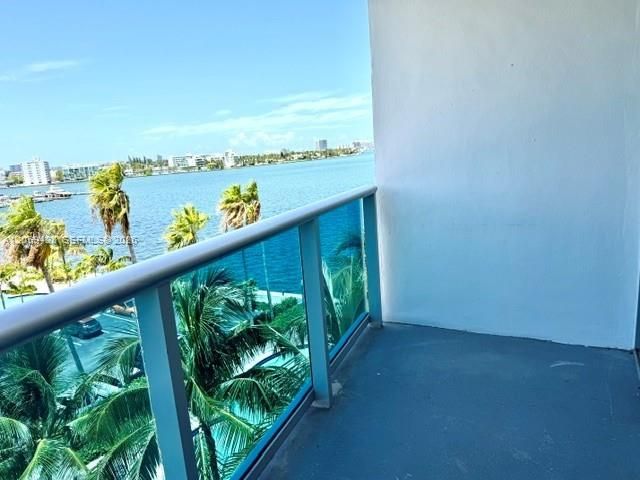 7501 E Treasure Drive 5H, North Bay Village, FL 33141
