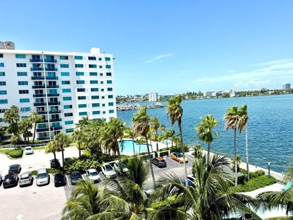7501 E Treasure Drive 5H, North Bay Village, FL 33141