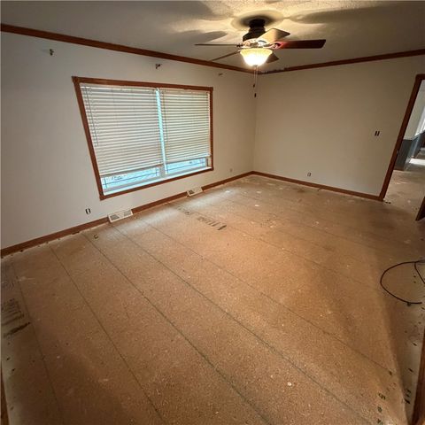 416 Crooks School Rd, Hanover Twp, PA 15026