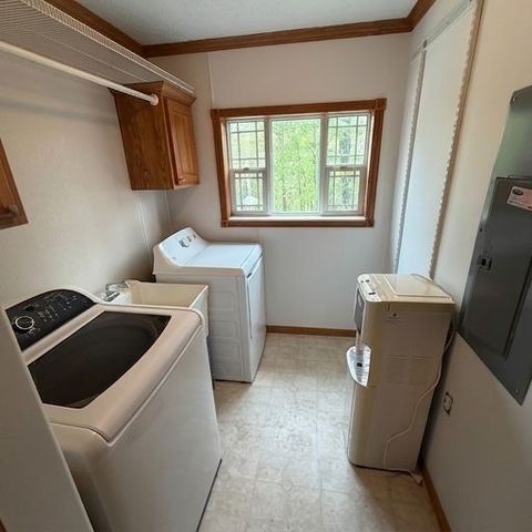 416 Crooks School Rd, Hanover Twp, PA 15026
