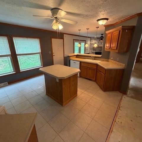 416 Crooks School Rd, Hanover Twp, PA 15026