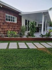 290 NW 92nd Ave 1, Pembroke Pines, FL 33024