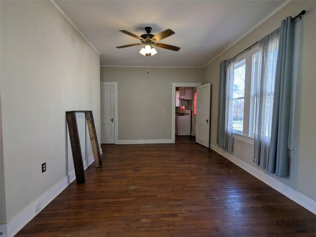 207 W 5th ST, Lampasas, TX 76550
