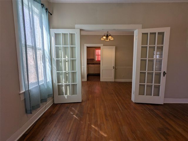 207 W 5th ST, Lampasas, TX 76550