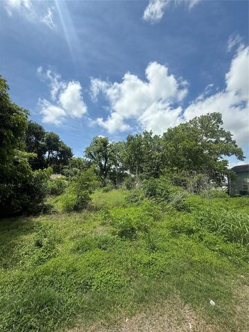 207 Prune Street, La Marque, TX 77568